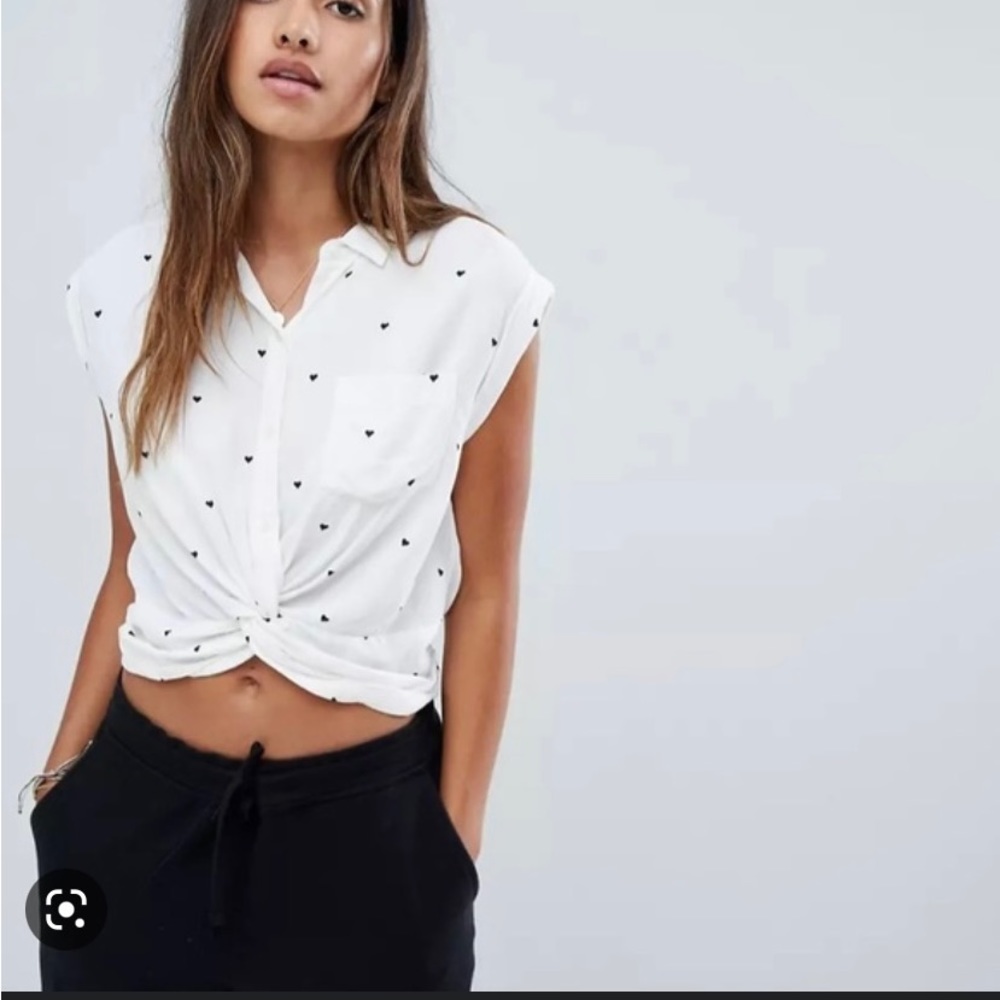 Abercrombie & Fitch White Button Down Short Sleeve Blouse w/ Dainty Black Hearts